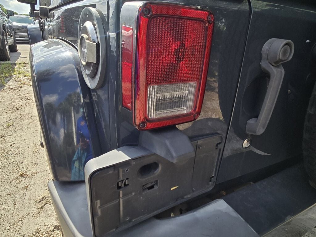 2016 Jeep Wrangler Unlimited Sahara - Photo 8