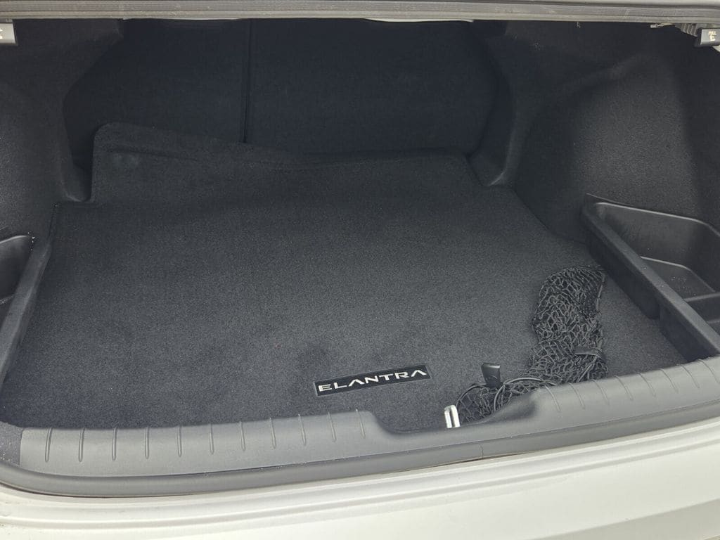 2025 Hyundai Elantra SEL - Photo 14