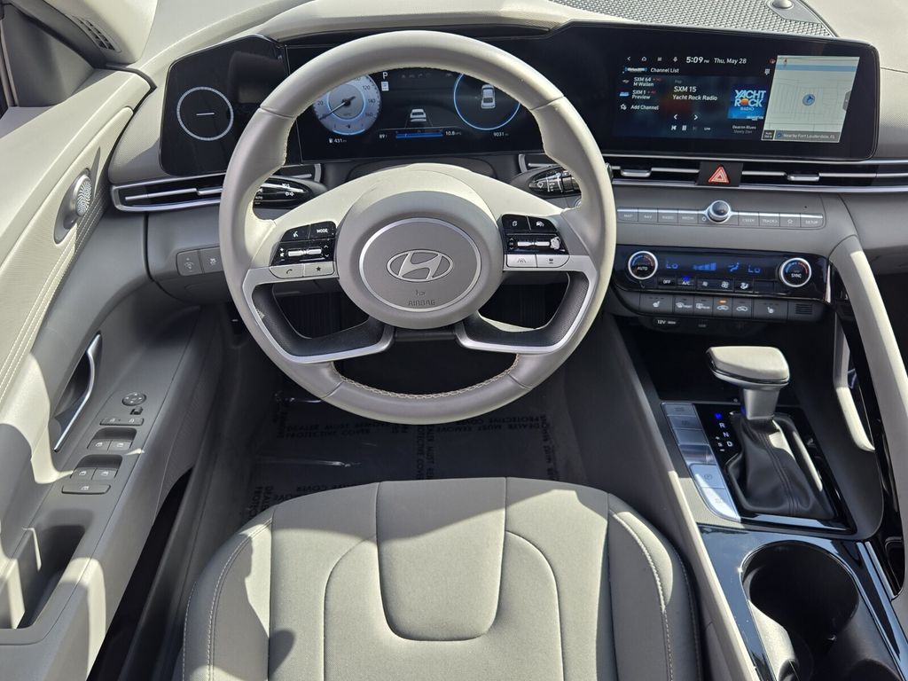2025 Hyundai Elantra SEL - Photo 13