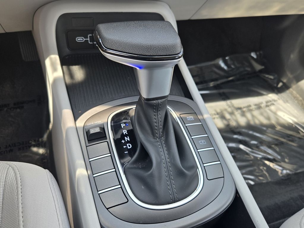 2026 Hyundai Kona SE - Photo 17