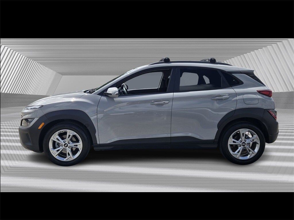 2022 Hyundai Kona SEL photo 2