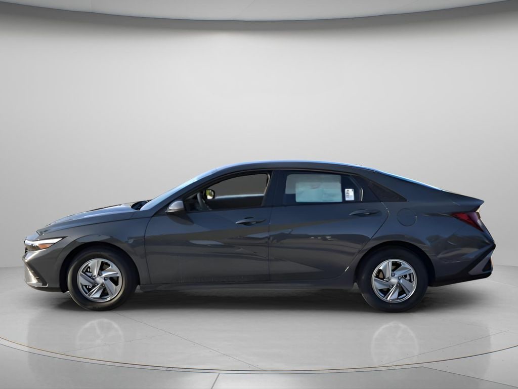 New 2026 Hyundai Elantra SE Sedan