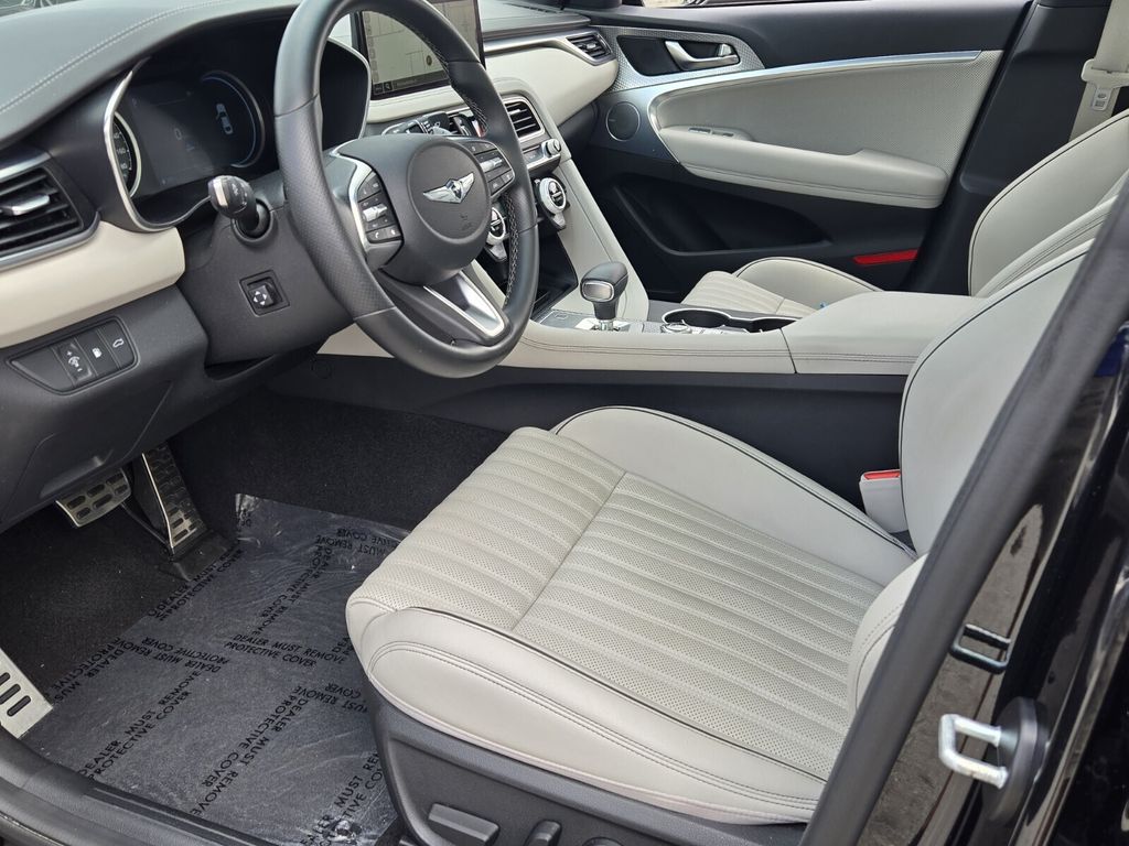 2023 GENESIS G70 Standard - Photo 10
