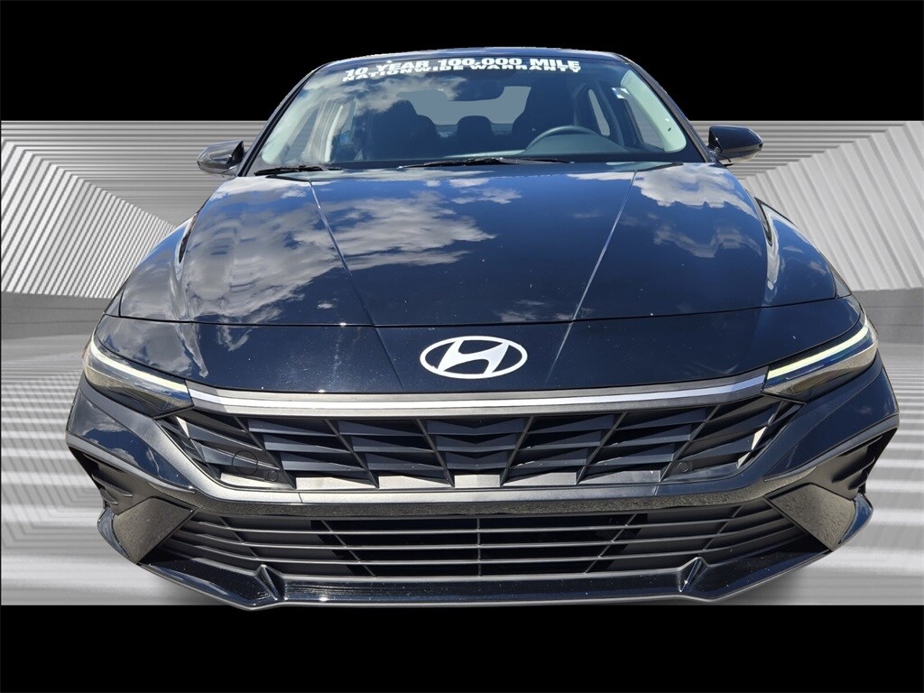 2024 Hyundai Elantra SE photo 2