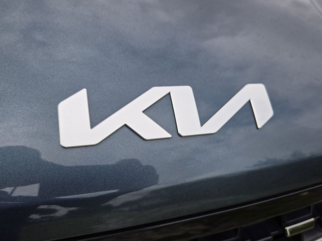 2025 Kia Carnival SX - Photo 10