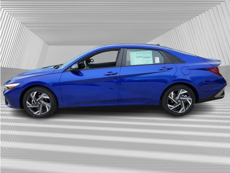 2025 Hyundai Elantra SEL Sport photo 2