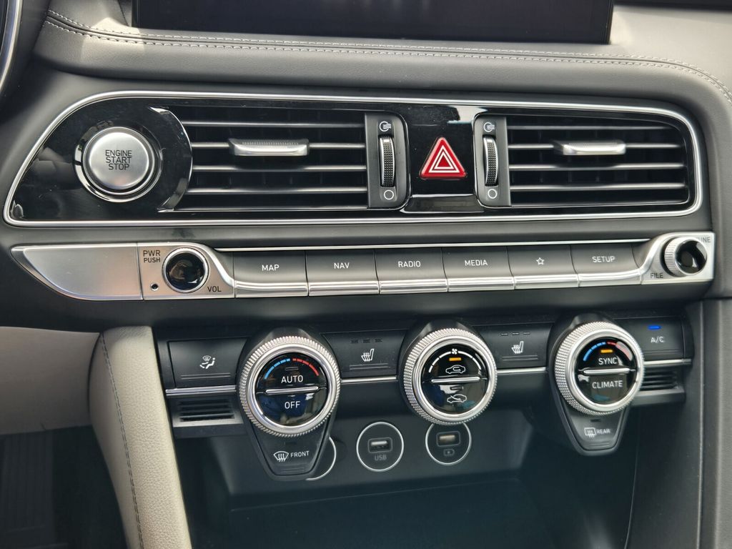 2023 GENESIS G70 Standard - Photo 20