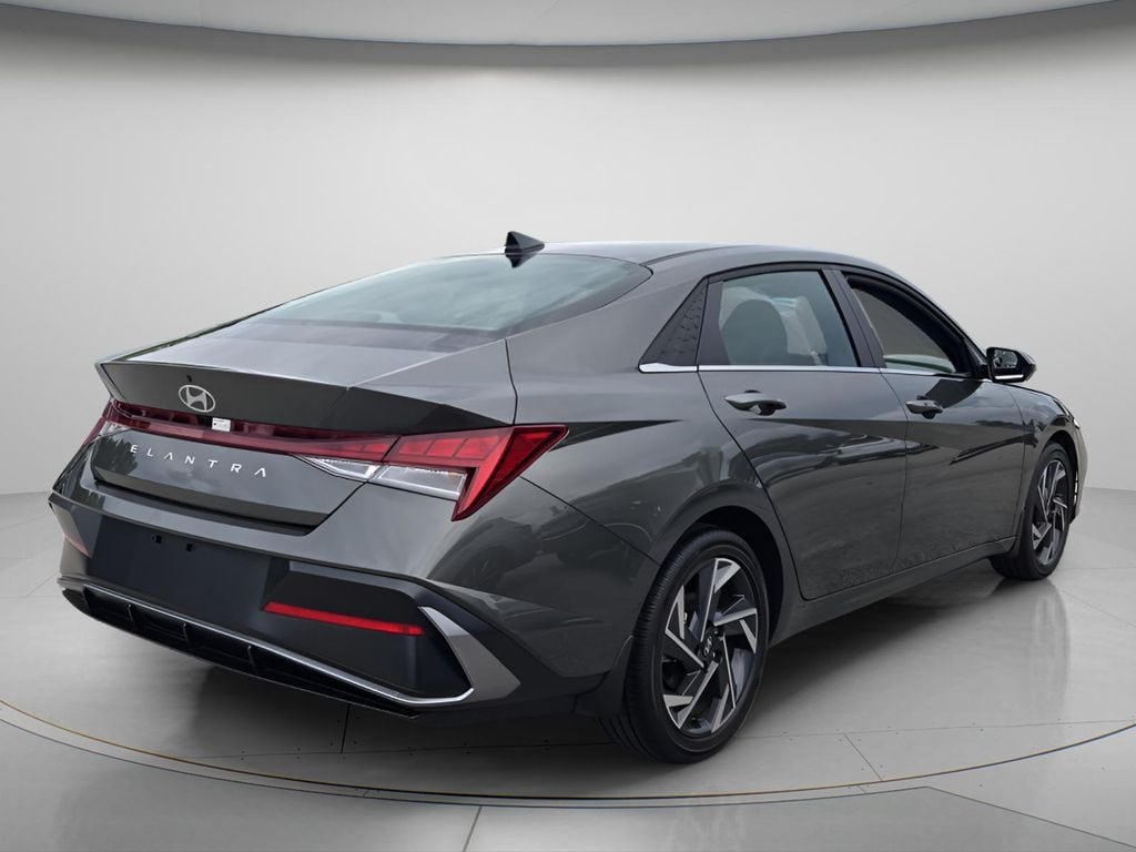 2025 Hyundai Elantra SEL - Photo 8