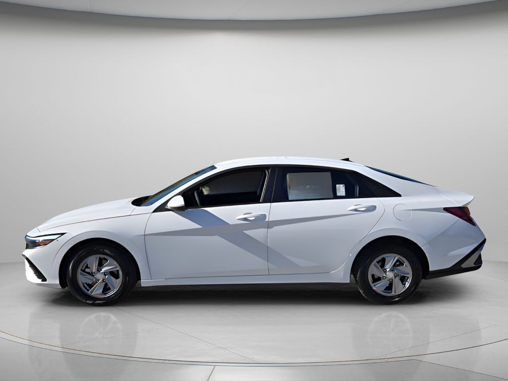 New 2026 Hyundai Elantra SE Sedan