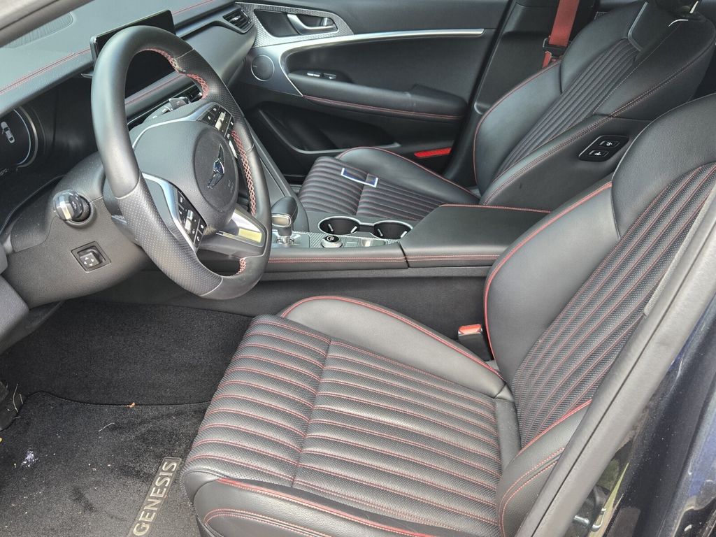 2023 GENESIS G70 Standard - Photo 9