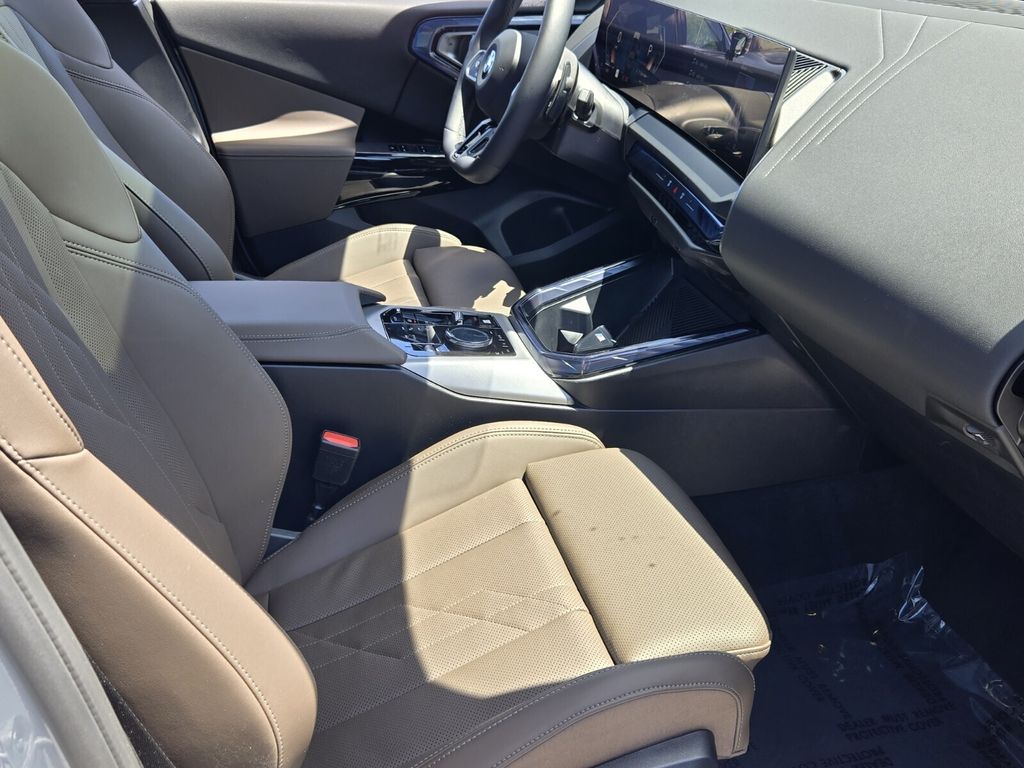 2026 BMW X3 30 - Photo 16