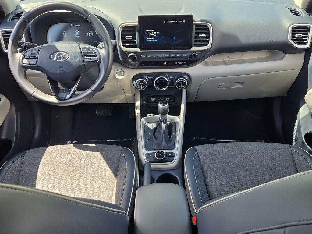 2025 Hyundai Venue Limited - Photo 12