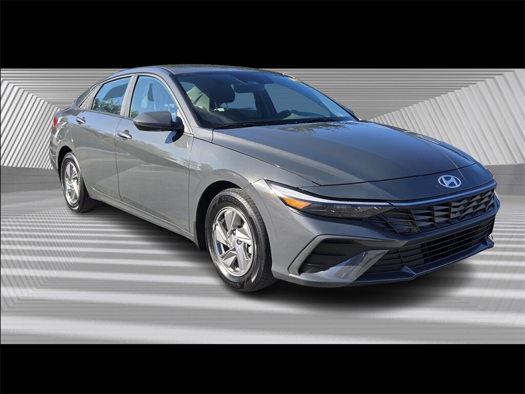 2024 Hyundai Elantra SE photo 3
