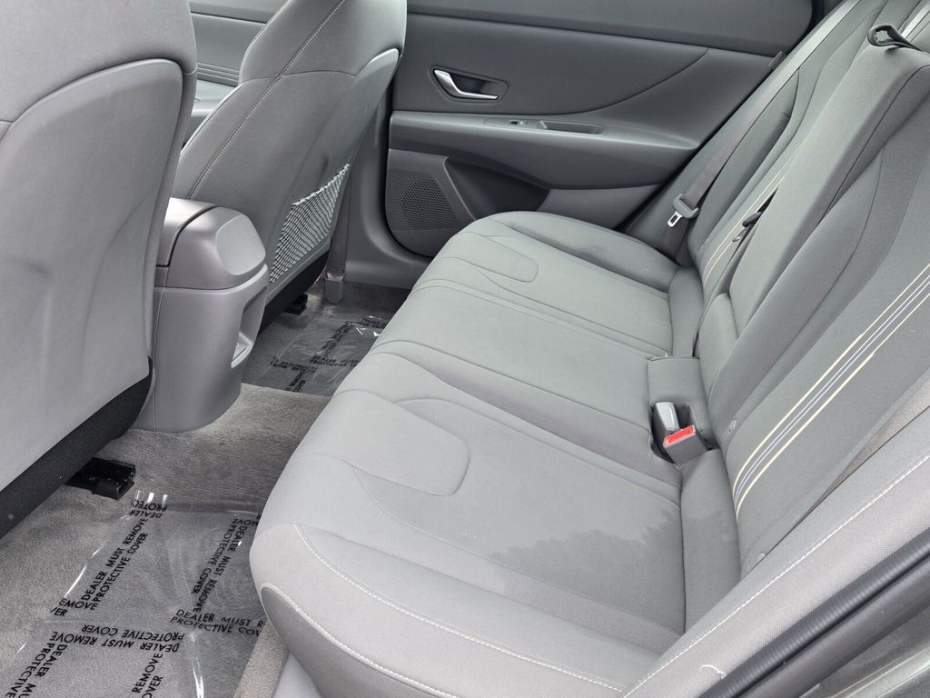 2025 Hyundai Elantra SEL - Photo 11