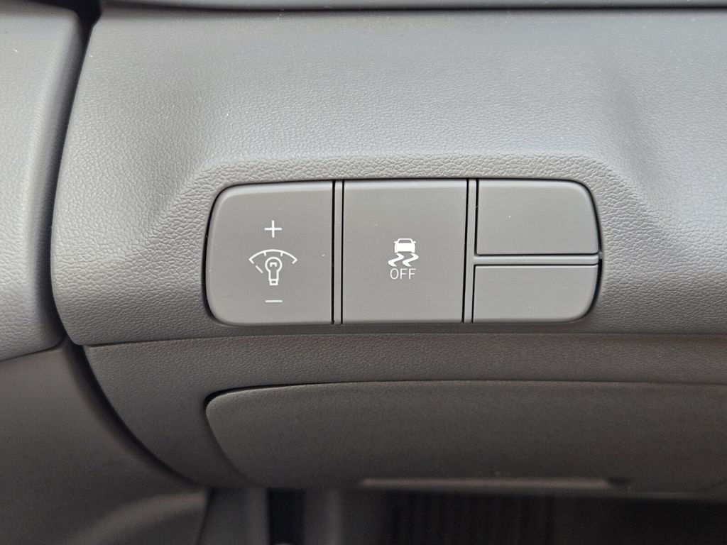 2025 Hyundai Elantra SEL - Photo 29