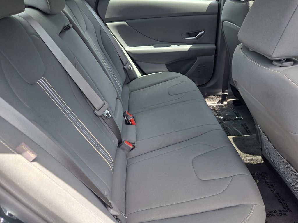 2025 Hyundai Elantra SEL - Photo 15