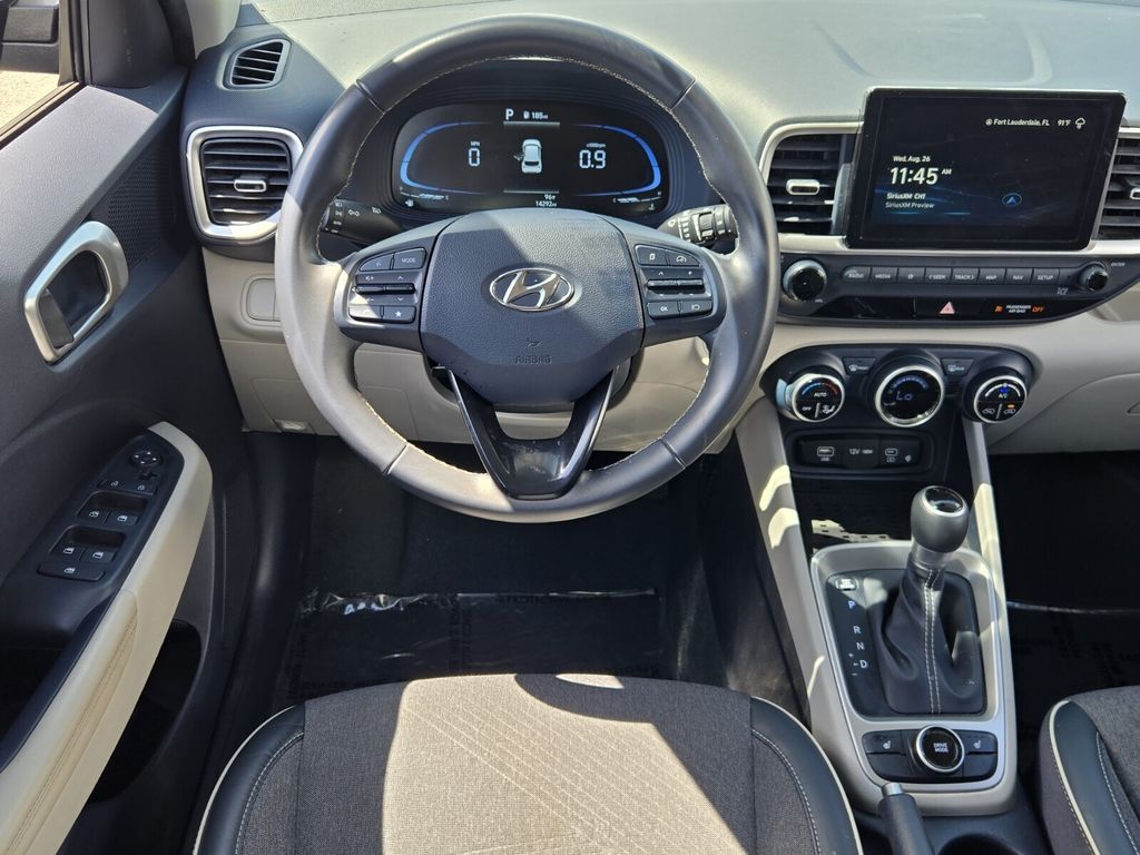 2025 Hyundai Venue Limited - Photo 13
