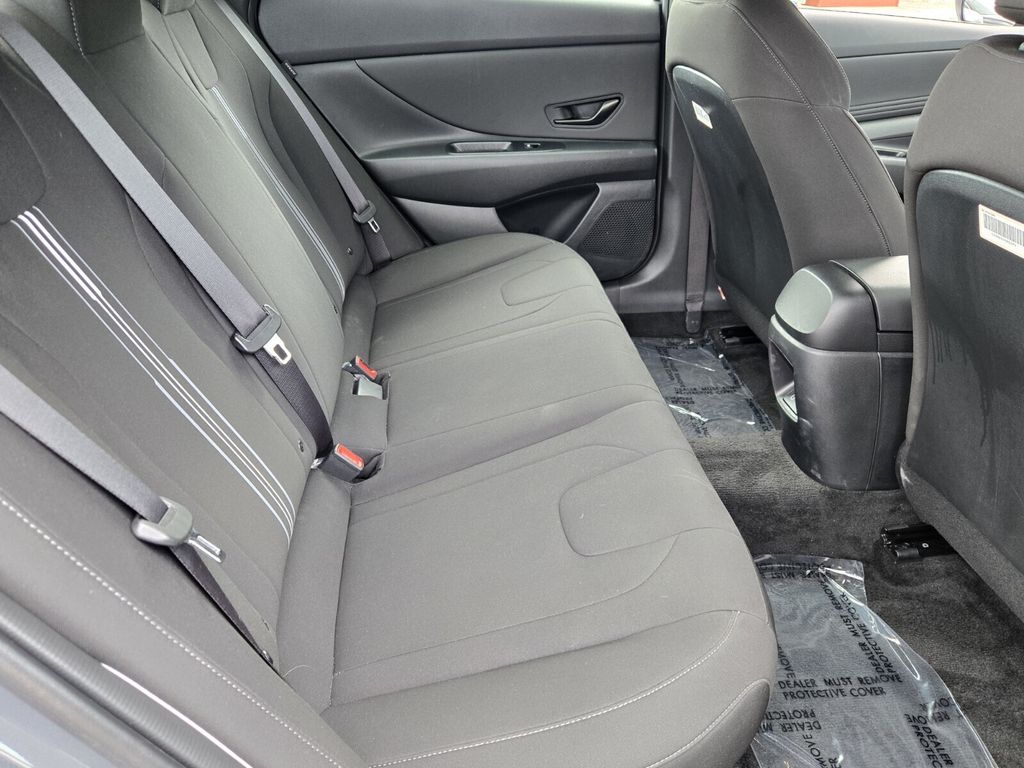 2025 Hyundai Elantra Blue - Photo 15