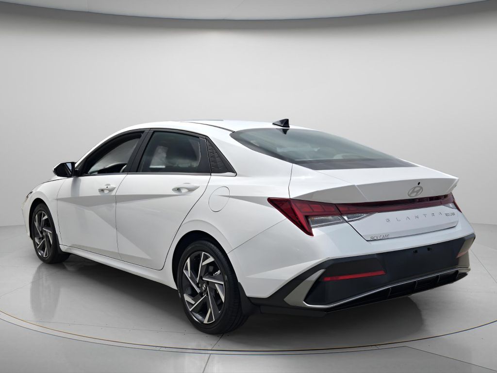 2025 Hyundai Elantra SEL - Photo 7
