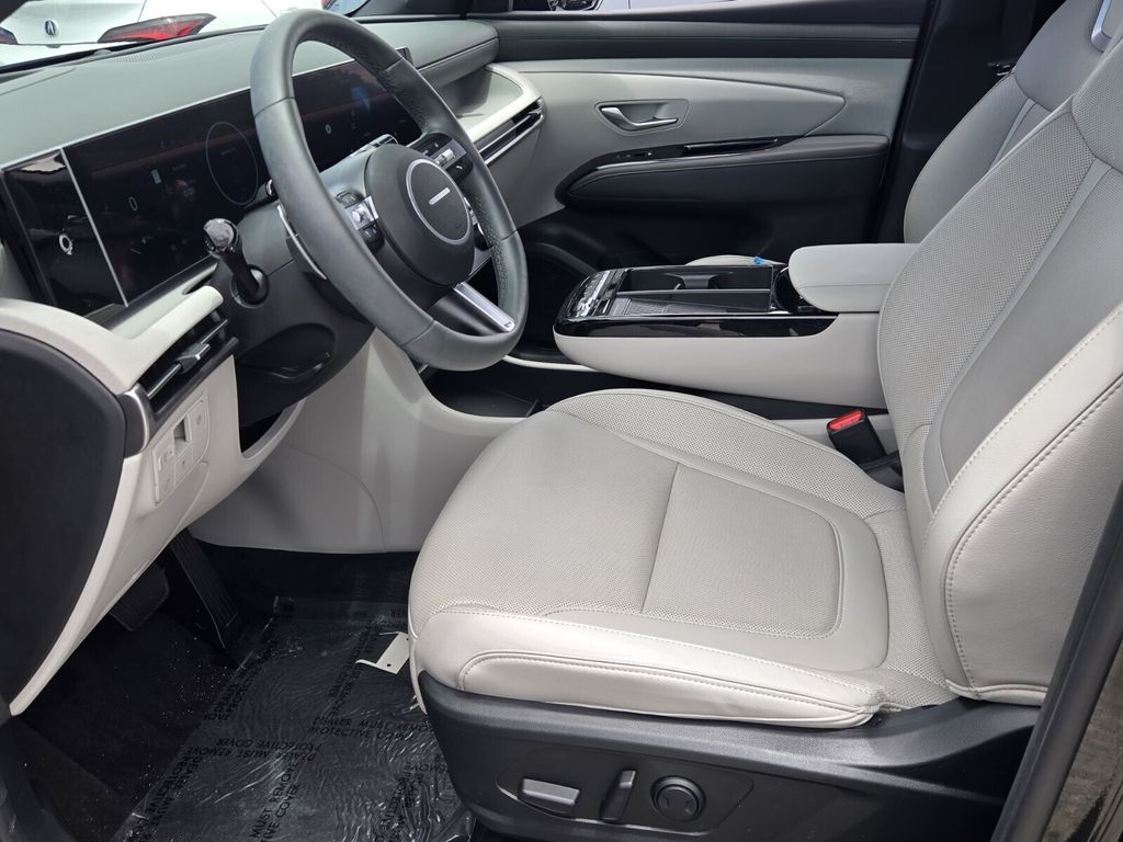 2025 Hyundai Tucson Limited - Photo 10