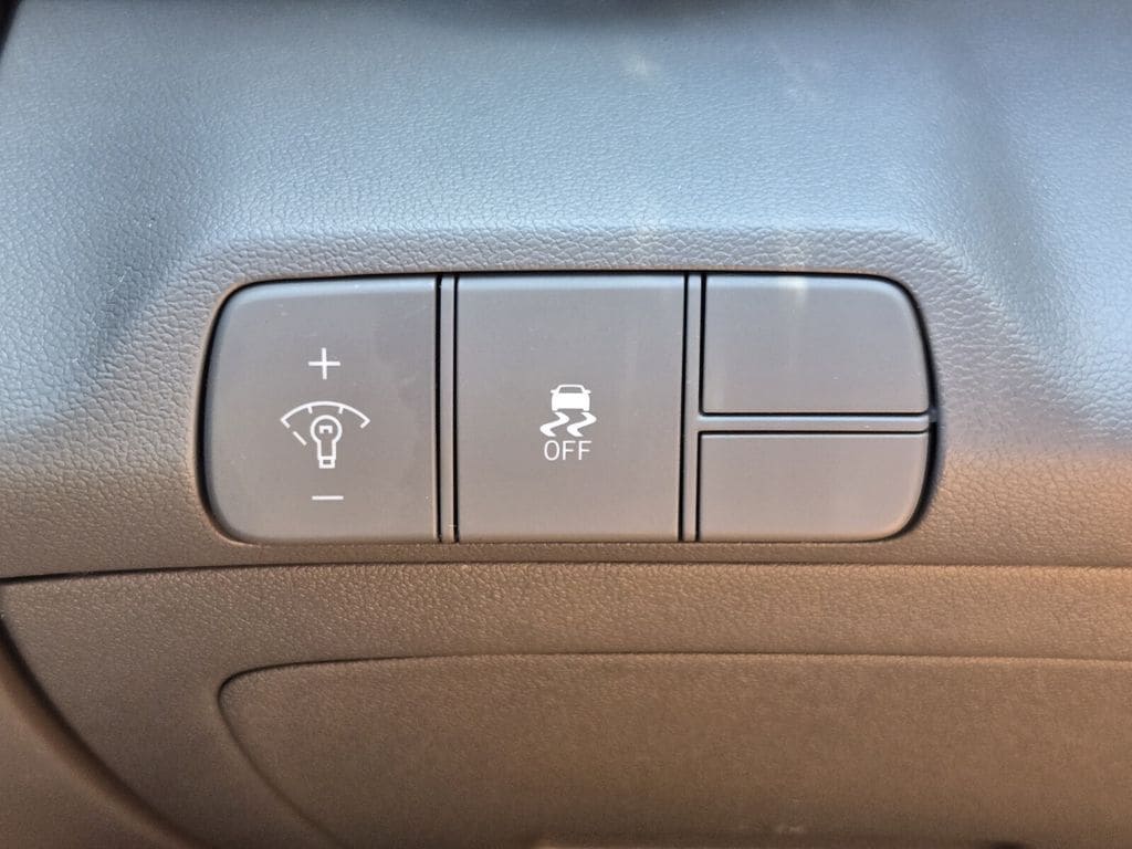 2025 Hyundai Elantra SEL - Photo 29