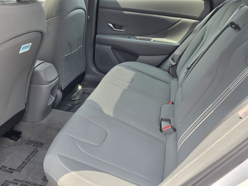 2025 Hyundai Elantra SEL - Photo 11