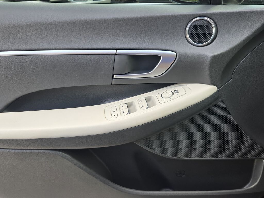 2025 Hyundai Sonata SE - Photo 30
