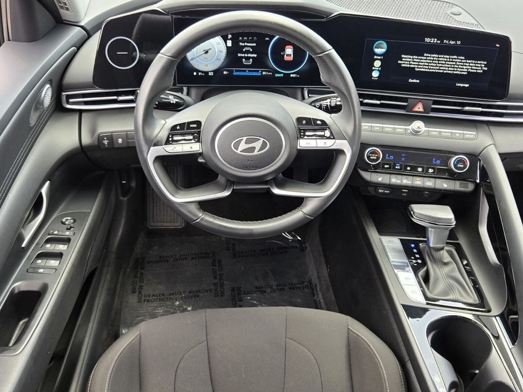 2025 Hyundai Elantra SEL - Photo 14