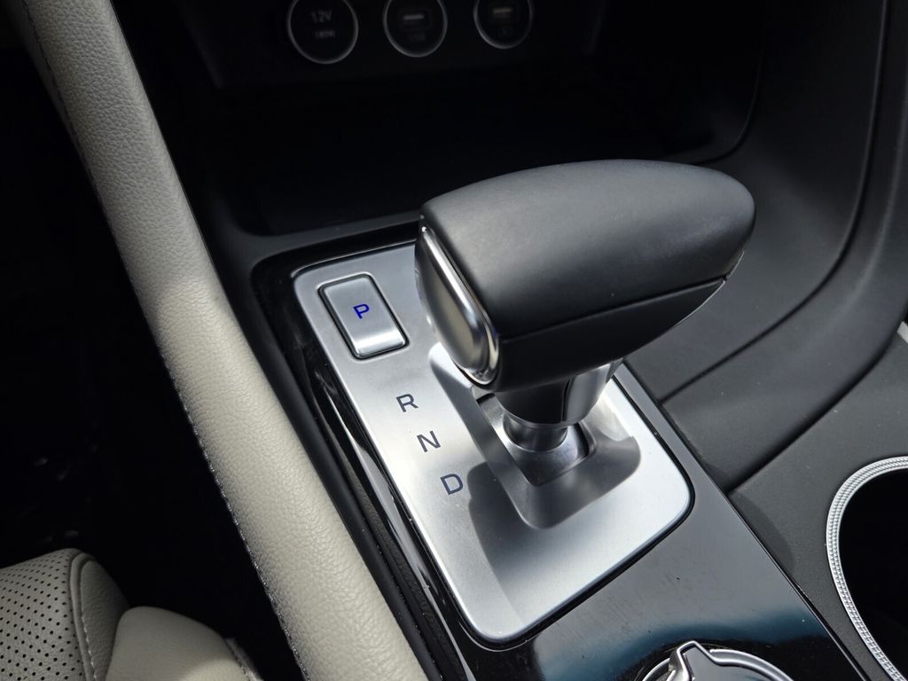 2023 GENESIS G70 Standard - Photo 17