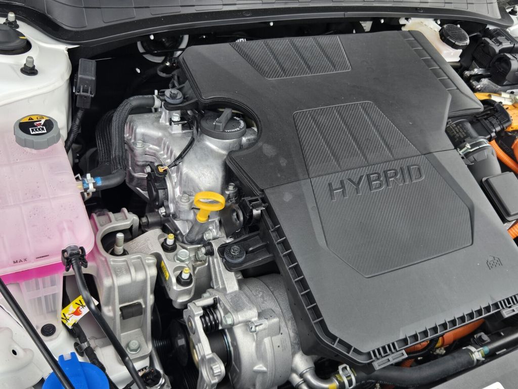 2025 Hyundai Elantra Blue - Photo 18