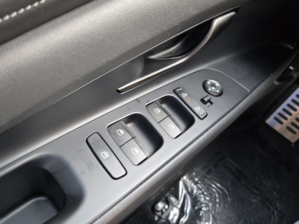 2025 Hyundai Elantra SEL - Photo 25