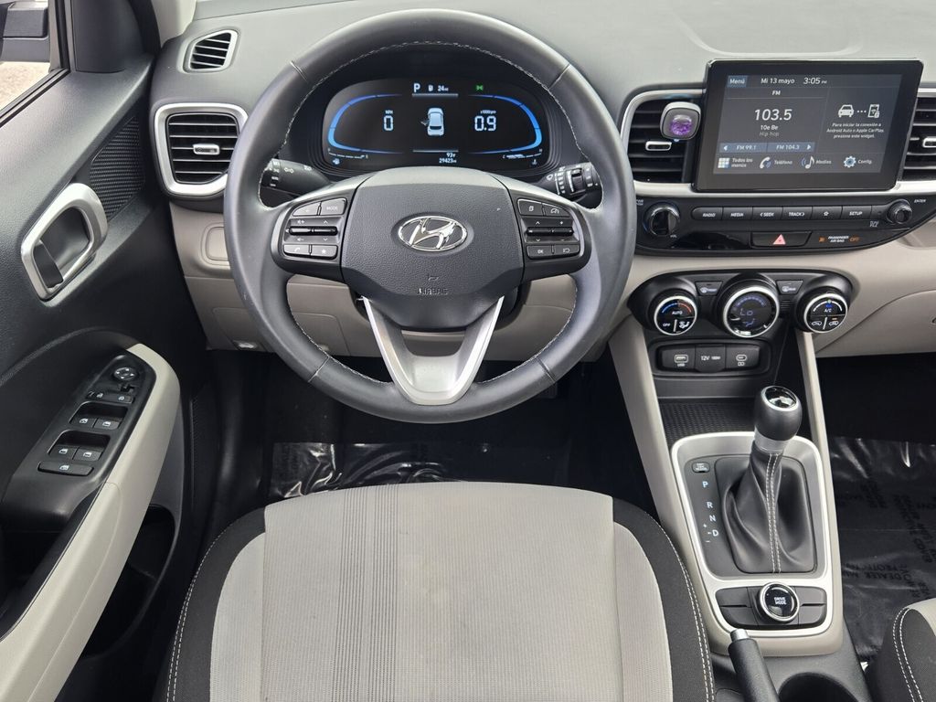 2025 Hyundai Venue SEL - Photo 13