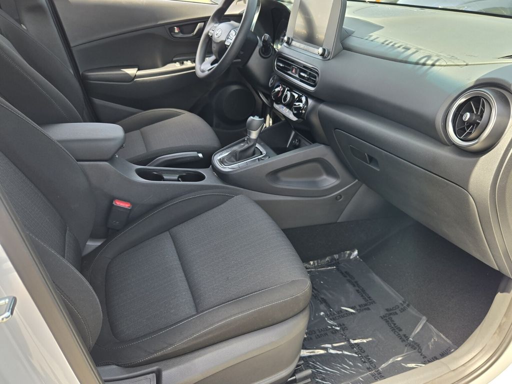 2023 Hyundai Kona SEL - Photo 16