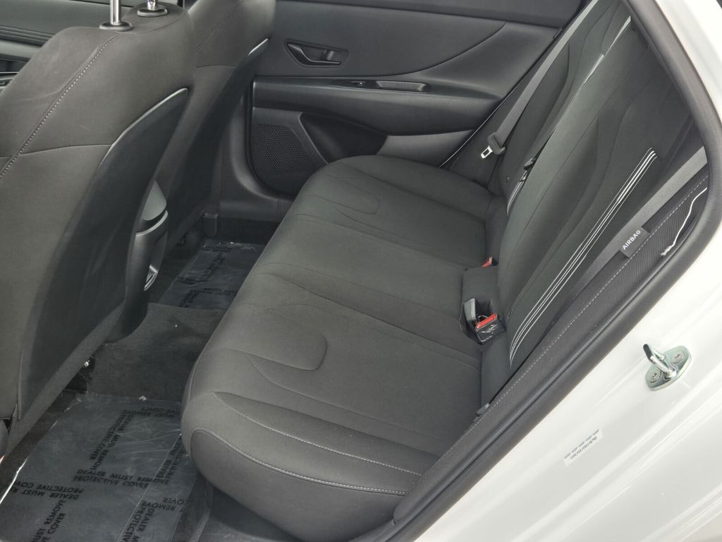 2025 Hyundai Elantra Blue - Photo 11