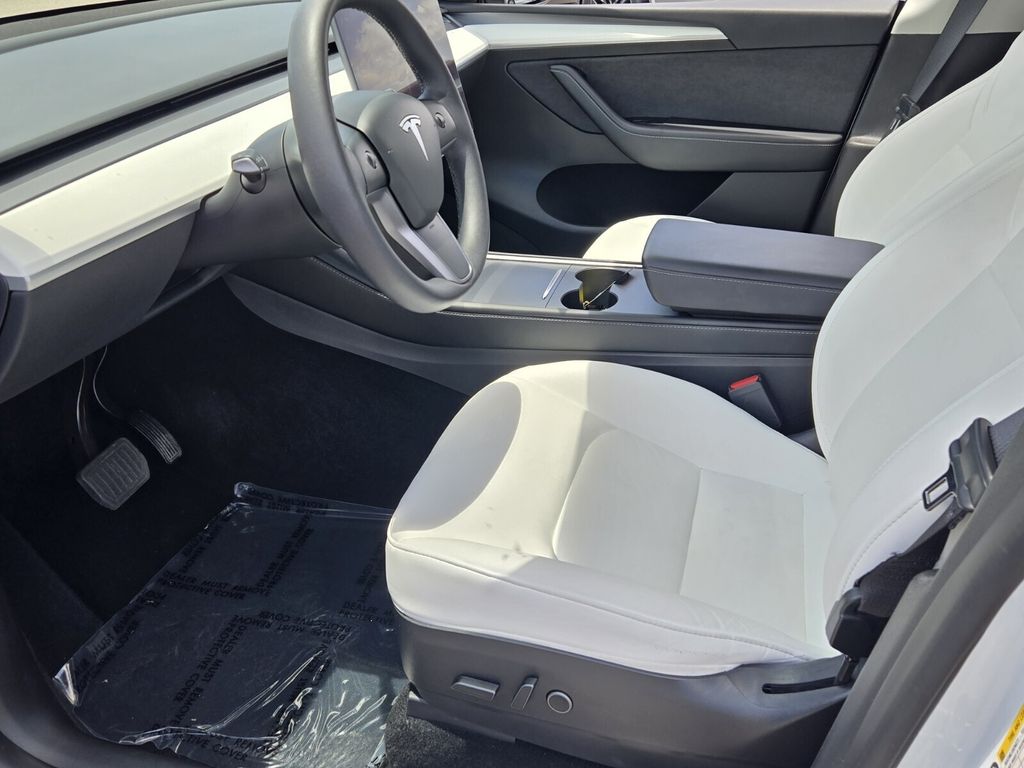 2022 Tesla Model Y Long Range - Photo 10