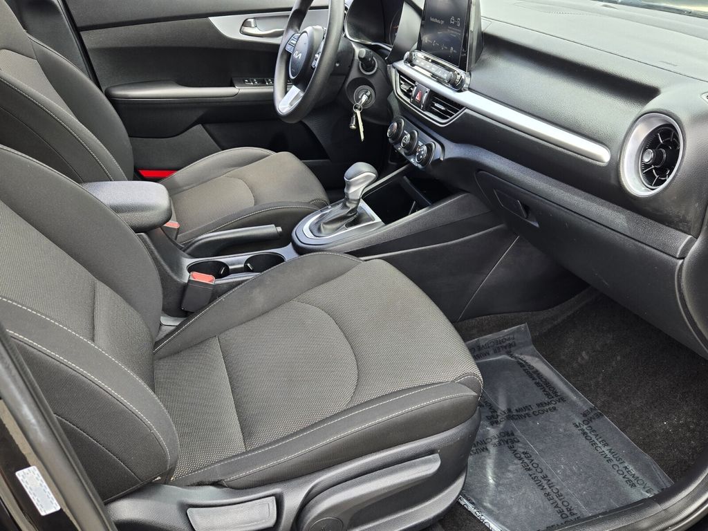 2024 Kia Forte LXS - Photo 16