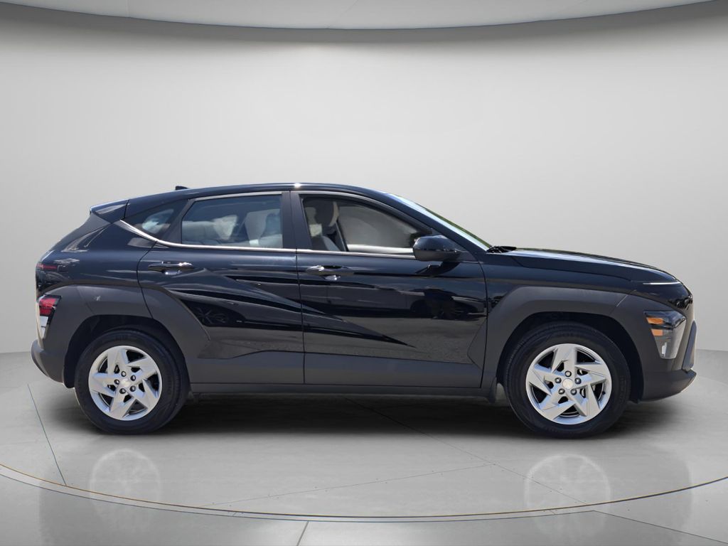 2026 Hyundai Kona SE - Photo 4