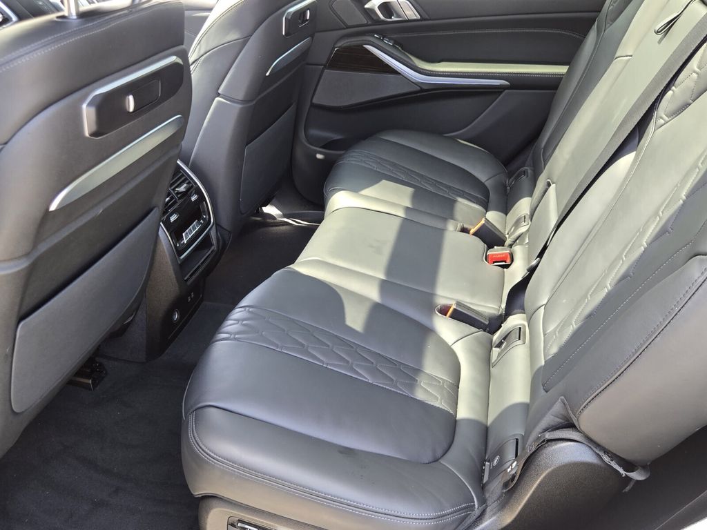 2025 BMW X7 40i - Photo 11