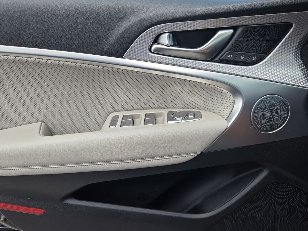 2023 GENESIS G70 Standard - Photo 30