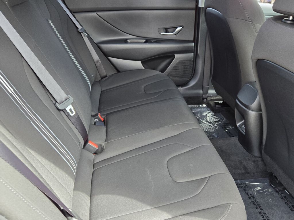2024 Hyundai Elantra SEL - Photo 15