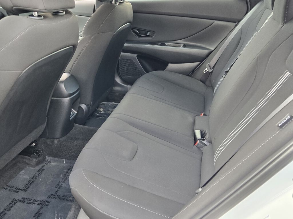 2025 Hyundai Elantra SEL - Photo 11
