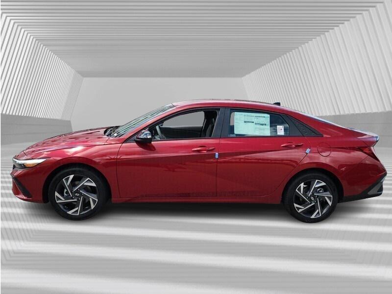2025 Hyundai Elantra SEL Sport photo 2