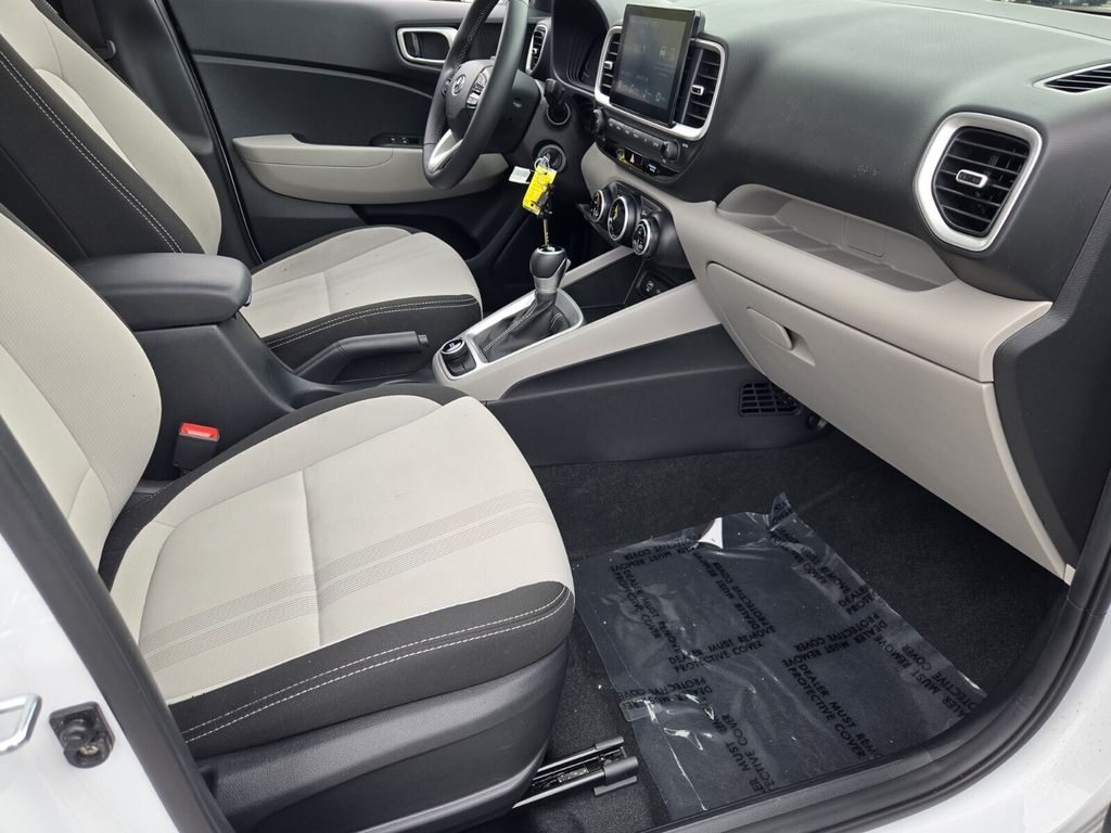 2023 Hyundai Venue SEL - Photo 16