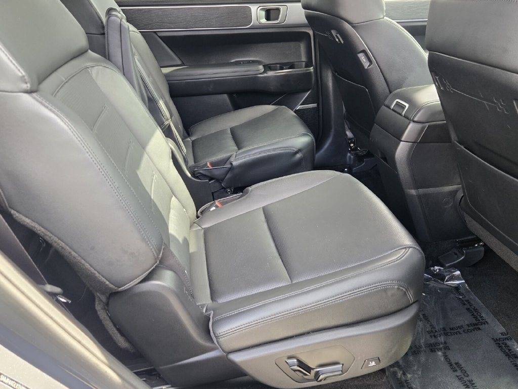 2026 Hyundai Santa Fe Limited - Photo 15