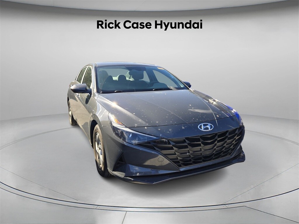 2023 Hyundai Elantra SE photo 2