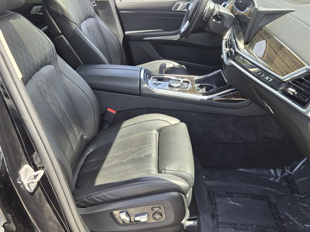 2025 BMW X7 40i - Photo 19
