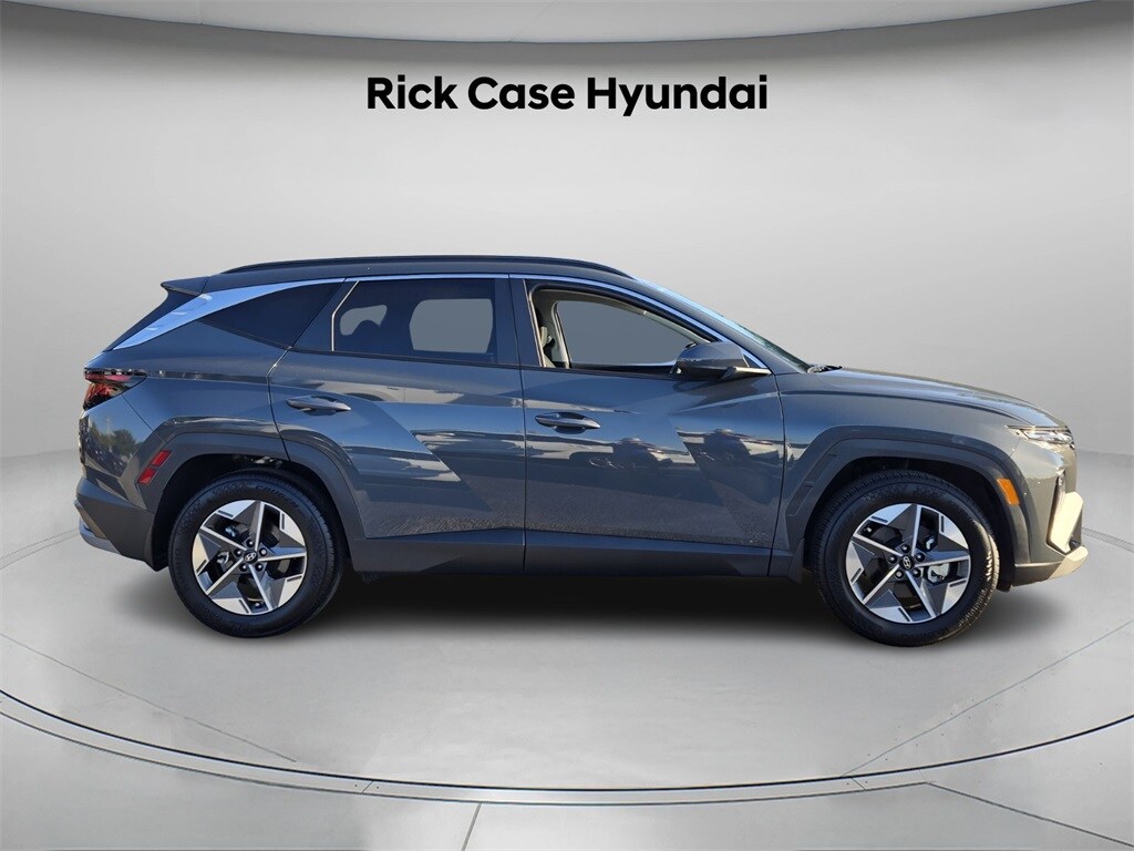 2025 Hyundai Tucson SEL photo 2