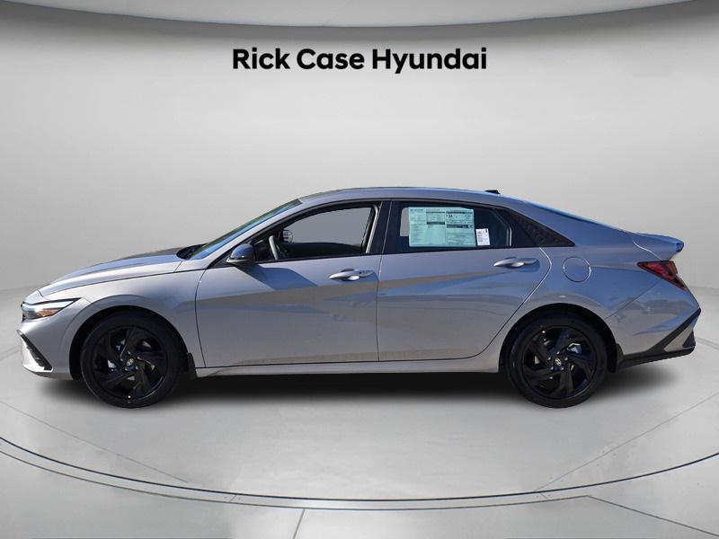 2026 Hyundai Elantra SEL Sport photo 2