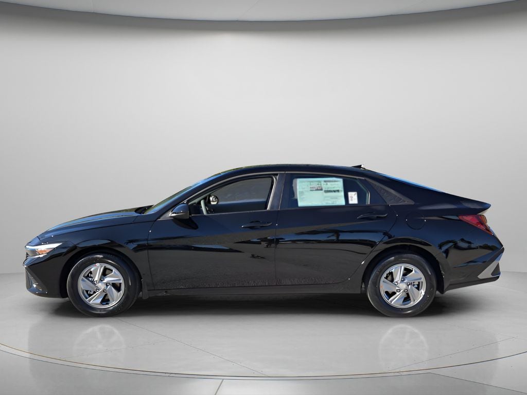 New 2026 Hyundai Elantra SE Sedan