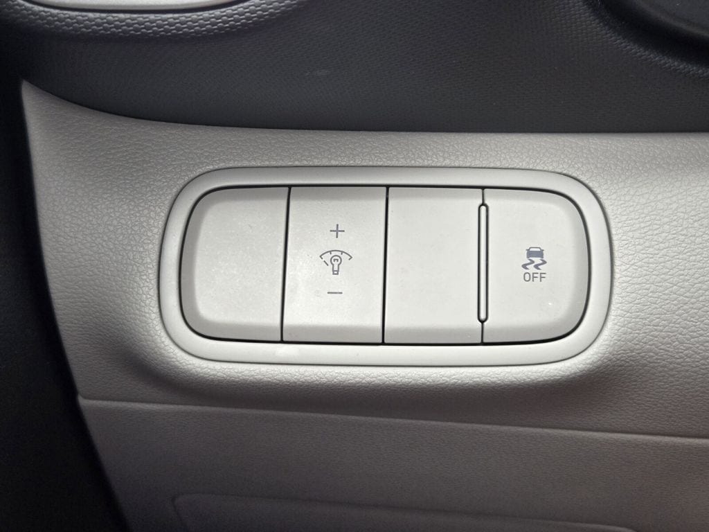 2025 Hyundai Venue SEL - Photo 29